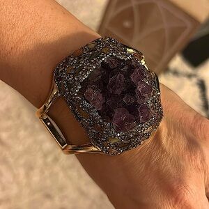 EXQUISITE ! Clasp bracelet amethyst stone surrounded by different gems.Gld tone